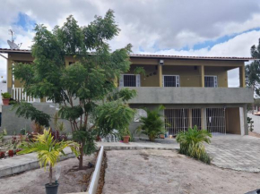 CASA ACONCHEGANTE E ESPAÇOSA